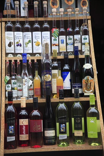 Display of wine in the Naschmarkt. Photo : Bennett Dean