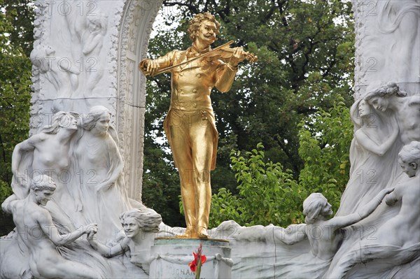 Statue of Johann Strauss in the Stadt Park. Photo : Bennett Dean