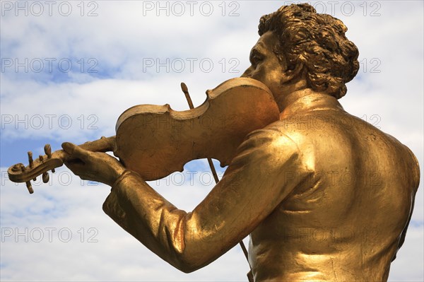 Statue of Johann Strauss in the Stadt Park. Photo : Bennett Dean