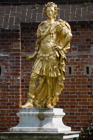 Historic Naval Dockyard Gilded statue of King George III dressed as Roman Emperor. Photo : Paul Seheult
