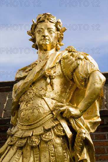 Historic Naval Dockyard Gilded statue of King George III dressed as Roman Emperor. Photo : Paul Seheult