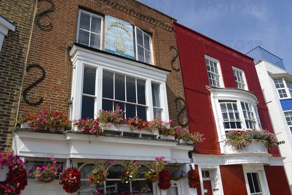18th Century Georgian house on Spice Island in Old Portsmouth with a wall painting of HMS Fortitude. Photo : Paul Seheult