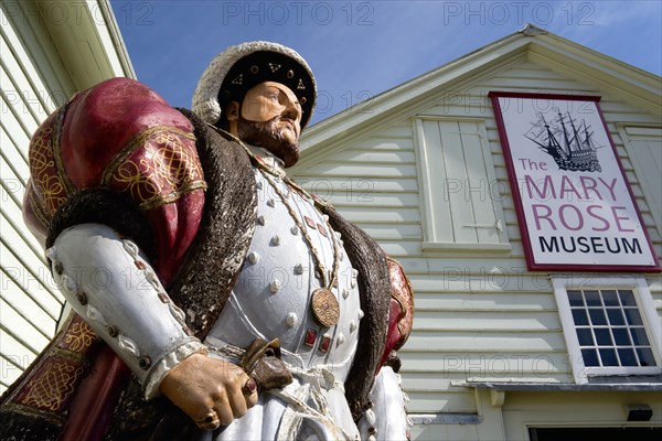 Historic Naval Dockyard Statue of Tudor King Henry VIII outside the Mary Rose Museum of his flagship. Photo : Paul Seheult