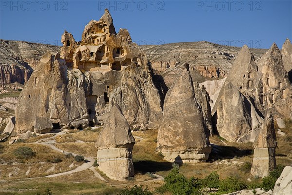 Sword Valley rock formations. The valley got its name because of the appearance of sharpness to the pinnacles found there. Photo : Hugh Rooney