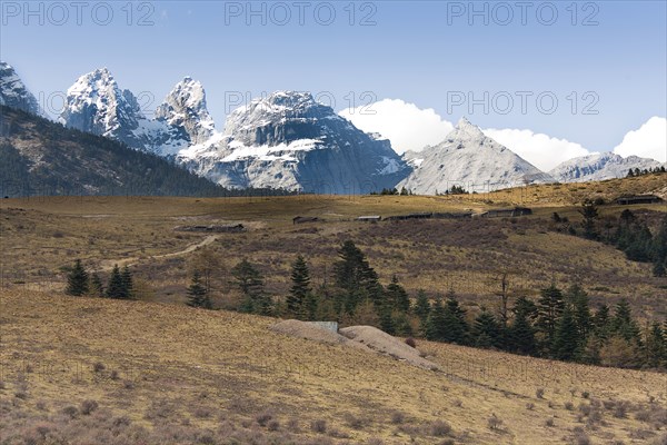 Yulong Xue Shan Mountain also known as Jade Dragon Snow Mountain from Yak Meadow viewpoint. Photo : Mel Longhurst