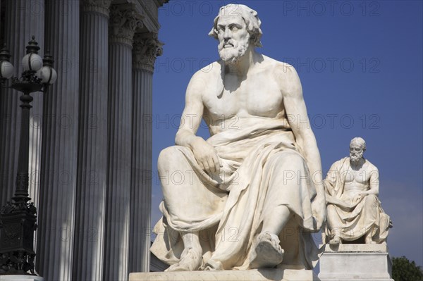 Statue of the Greek philosopher Thucydides in front of the columns to the Parliament Building. Photo : Bennett Dean