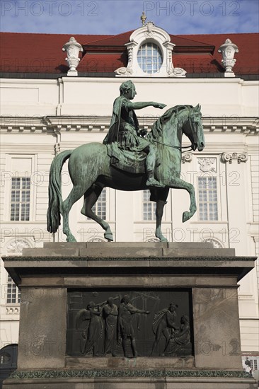 Equestrian statue of Emperor Josef II in the courtyard of the Spanish riding school. Photo : Bennett Dean