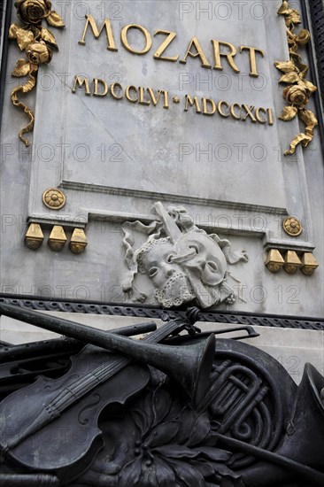 Detail of inscription and decoration at the base of the statue of Mozart in the Burggarten. Photo : Bennett Dean