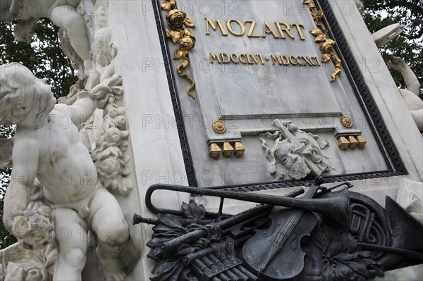 Detail of inscription and decoration at the base of the statue of Mozart in the Burggarten. Photo : Bennett Dean