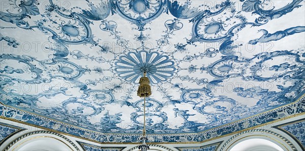 Nymphenburg Palace the Pagodenburg. Interior detail of elegant pavilion for royal relaxation with over 2000 blue and white painted Dutch tiles decorating the walls and ceiling. Photo : Hugh Rooney