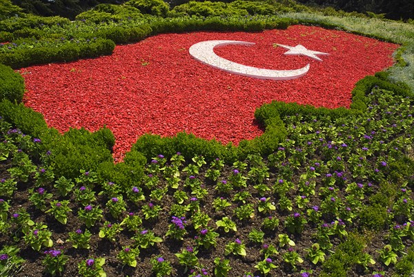 Mausoleum of the founder of the Turkish Republic Mustafa Kemal Ataturk. The Turkish flag depicted in pebblestones surrounded by flower bed. Photo : Hugh Rooney