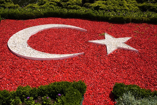 Mausoleum of the founder of the Turkish Republic Mustafa Kemal Ataturk. The Turkish flag depicted in pebblestones surrounded by flower bed. Photo : Hugh Rooney