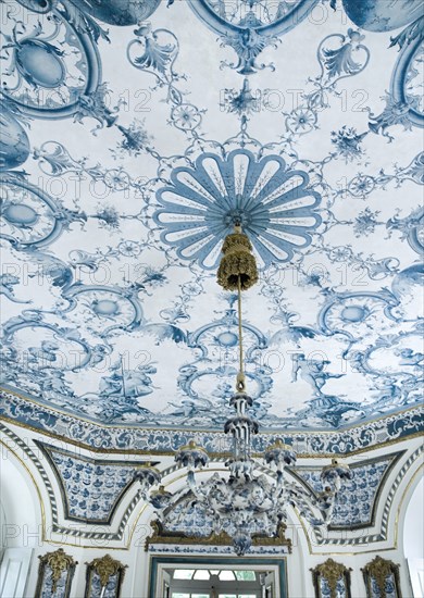 Nymphenburg Palace the Pagodenburg. Interior detail of elegant pavilion for royal relaxation with over 2000 blue and white painted Dutch tiles decorating the walls and ceiling. Photo : Hugh Rooney