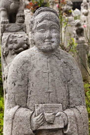 Carved statue of a man in Small Goose Pagoda Park. Photo : Mel Longhurst