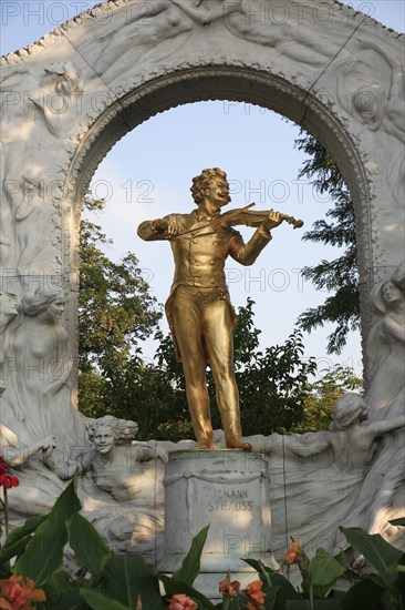 Statue of Johann Strauss in the Stadt Park. Photo : Bennett Dean