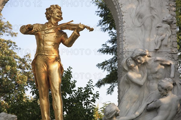 Statue of Johann Strauss in the Stadt Park. Photo : Bennett Dean