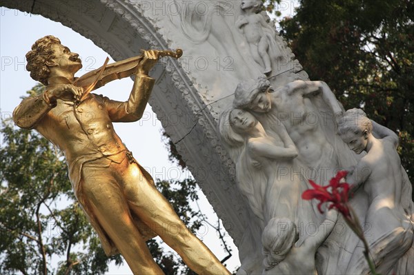 Statue of Johann Strauss in the Stadt Park. Photo : Bennett Dean