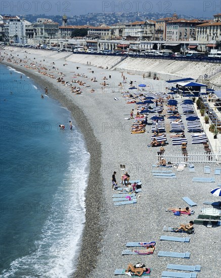 Beach Scene Promenade Des Anglais. Photo: Adina Tovy - Amsel