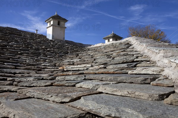 Portaria Greek village house traditional roof with chimneys made from stone. Photo : Athanasios Papadopoulos