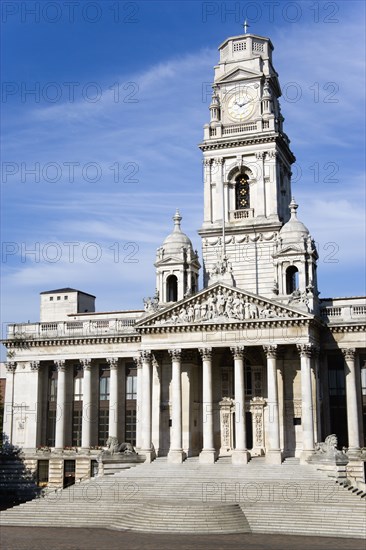 The Guildhall originally built in 1890 but rebuilt by 1959 after being bombed in 1941 during World War II. Photo : Paul Seheult