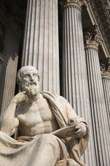Statue of the Greek philosopher Herodotus in front of columns of the Parliament Building. Photo : Bennett Dean
