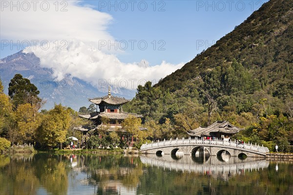 Black Dragon Pool and Deyue Pavilion with the Jade Dragon Snow Mountain behind. Photo : Mel Longhurst