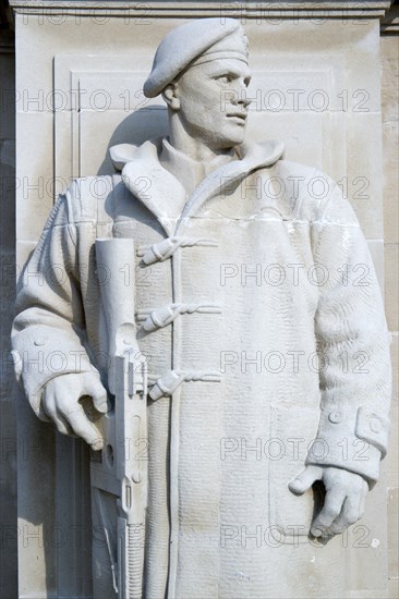 World War Two Naval memorial on Southsea seafront designed by Sir Edmund Maufe with sculpture by William McMillan of a Royal Marine Commando holding a gun. Photo : Paul Seheult