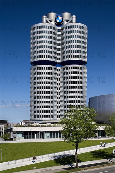 BMW Headquarters exterior with the BMW Tower which stands 101 metres tall and mimics the shape of tyres. Photo : Hugh Rooney
