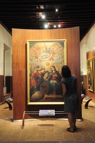 Mexico, Bajio, Zacatecas, Tourist looking at the Anuncion by Cristobel de Villalpondo in the Monastery Museum of Guadalupe. 
Photo : Nick Bonetti