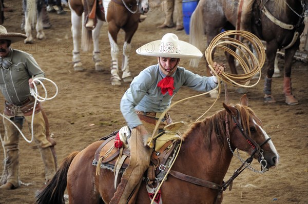Mexico, Bajio, Zacatecas, Traditional horsemen or Charros competing in Mexican rodeo mounted rider preparing to throw lasso. 
Photo : Nick Bonetti