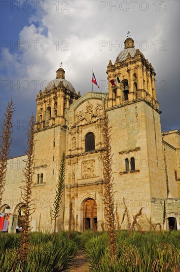 Mexico, Oaxaca, Santo Domingo Church, Baroque exterior facade with twin bell towers. 
Photo : Nick Bonetti