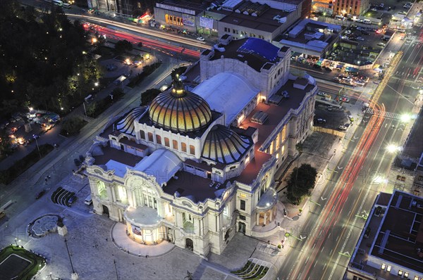 Mexico, Federal District, Mexico City, View over Palacio Bellas Artes illuminated at night from Torre Latinoamericana. 
Photo : Nick Bonetti