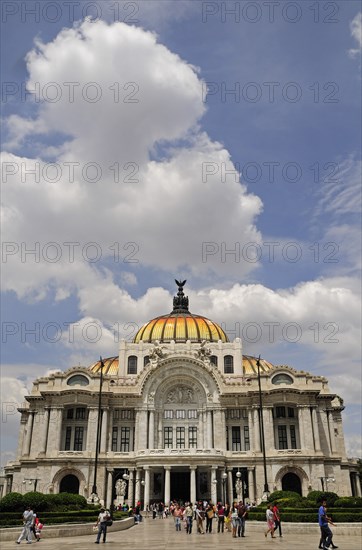 Mexico, Federal District, Mexico City, Palacio de Bellas Arte exterior facade of Art Nouveau building with crowds of visitors in foreground. 
Photo : Nick Bonetti