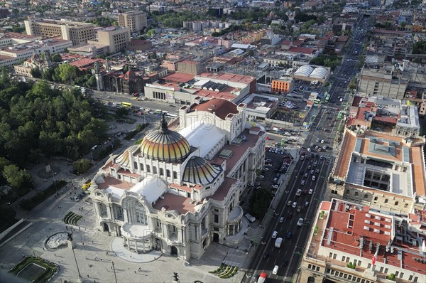 Mexico, Federal District, Mexico City, View over Palacio Bellas Artes from Torre Latinoamericana. 
Photo : Nick Bonetti