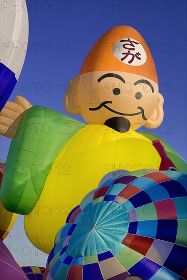 USA, New Mexico, Albuquerque, Annual balloon fiesta colourful hot air balloons. 
Photo : Hugh Rooney