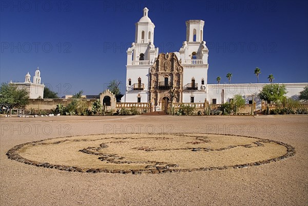 USA, Arizona, Tucson, Mission Church of San Xavier del Bac. Exterior facade with raised mosaic circle in foreground. 
Photo : Hugh Rooney