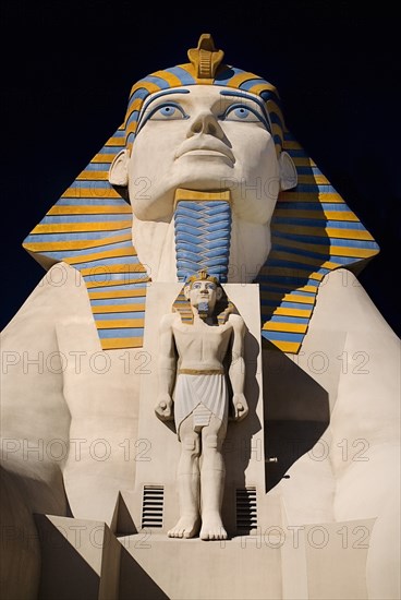 USA, Nevada, Las Vegas, The Strip exterior of the Luxor hotel and casino. Sphinx. 
Photo : Hugh Rooney