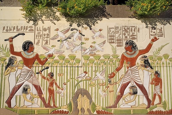 USA, Nevada, Las Vegas, Las Vegas The Strip exterior of the Luxor hotel and casino. Egyptian painting. 
Photo : Hugh Rooney