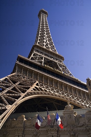 USA, Nevada, Las Vegas, The Strip replica Eiffel tower at the Paris hotel and casino. 
Photo : Hugh Rooney