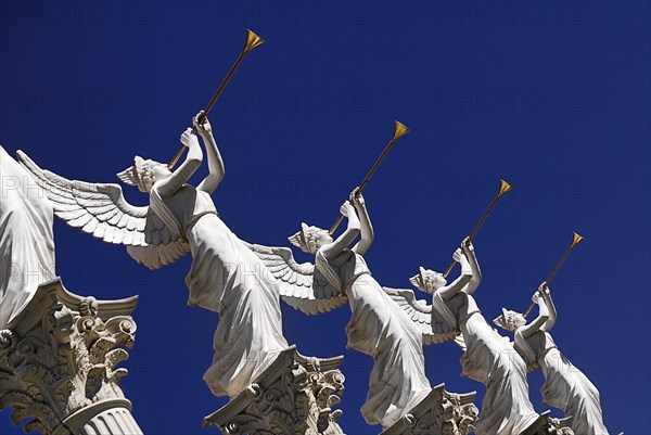 USA, Nevada, Las Vegas, The Strip detail of winged statues outside Caesars Palace hotel and casino. 
Photo : Hugh Rooney