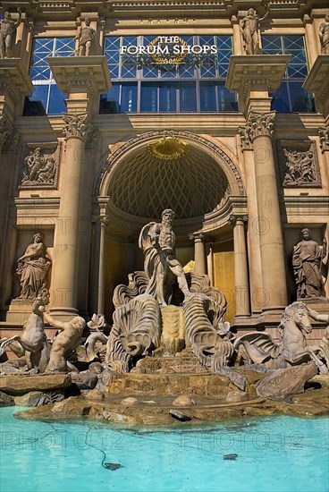 USA, Nevada, Las Vegas, The Strip fountain at the entrance to Caesars Palace Fourm Shops. 
Photo : Hugh Rooney