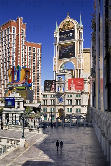 USA, Nevada, Las Vegas, The Strip entrance to the Venetian hotel and casino. 
Photo : Hugh Rooney