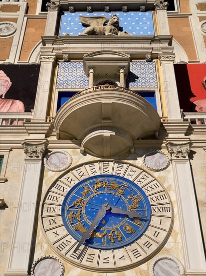 USA, Nevada, Las Vegas, The Strip clock detail above the entrance to the Venetian hotel and casino. 
Photo : Hugh Rooney