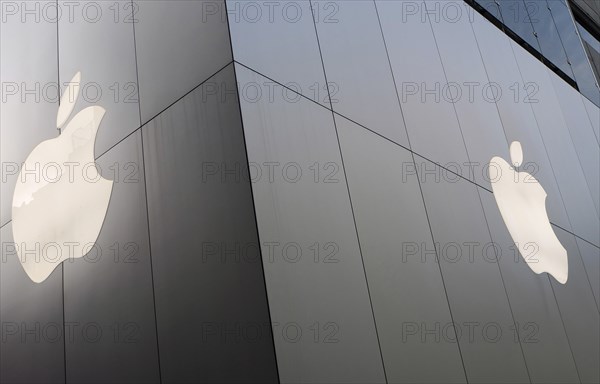 Japan, Honshu, Tokyo, Ginza. Chuo-dori Ave part of the facade of the new Apple Computer store featuring the Apple logo. 
Photo : Jon Burbank