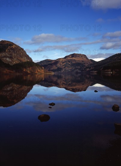 Scotland, Argyll and Bute, Loch Lubnaig, Loch Lomand and Trossachs National Park. View north over Loch Lubnaig towards Meal Mor hill in centre at 1750 feet. Sky and clouds reflected in water. 
Photo : Bryan Pickering