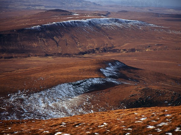 Scotland, Highlands, North, View north west from Ben Griam Mhor Mountain at 590 metres with snow capped ridges facing north east. 
Photo : Bryan Pickering