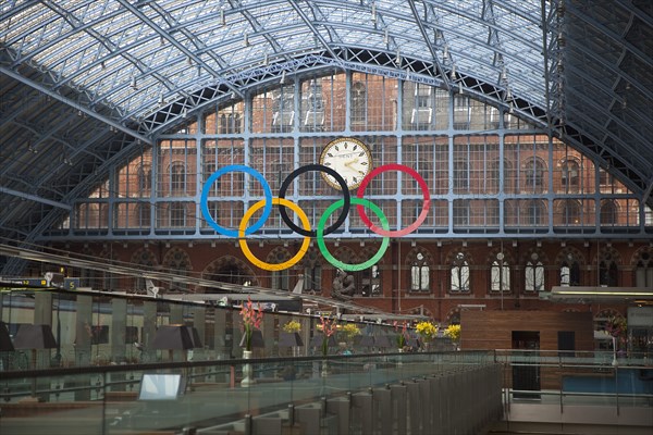 England, London, St Pancras railway station on Euston Road. View from champaigne bar along concourse towards the 2012 Olympic Games hanging sculpture and clock. 
Photo : Stephen Rafferty