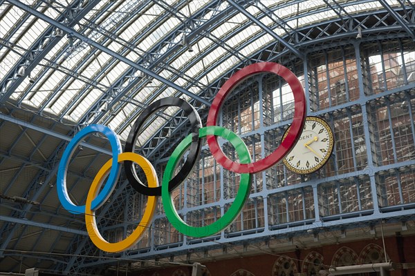 England, London, St Pancras railway station on Euston Road Olympic Games sign and clock in the terminal. 
Photo : Stephen Rafferty
