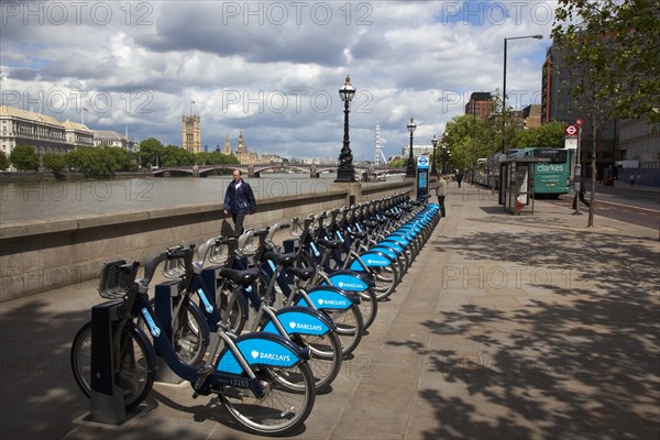 England, London, Vauxhall. Albert Embankment of the river Thames man buying time on bicycle hire self service machine. 
Photo : Stephen Rafferty