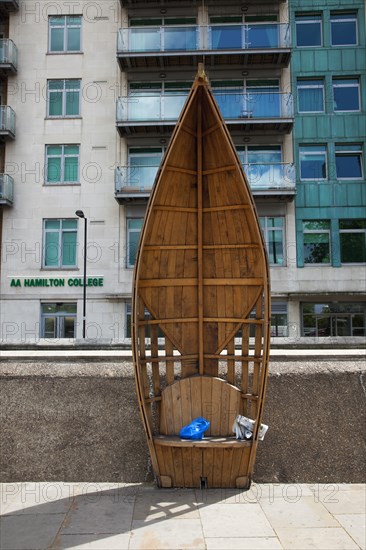England, London, Vauxhall Albert embankment benches made from wood in the shape of boats. 
Photo : Stephen Rafferty